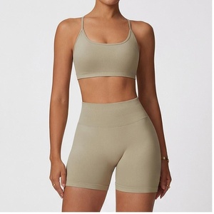 Ensemble de yoga 2 pièces, couleur unie, short taille haute, haut court sans couture, bretelles spaghetti, vêtements de sport pour femmes, vêtements de sport actifs - Product Image 1