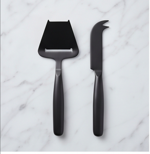 Juego de 2 cuchillos para queso de acero inoxidable negro, espátula y servidor, aptos para lavavajillas, utensilios para queso para uso en la cocina - Product Image 1