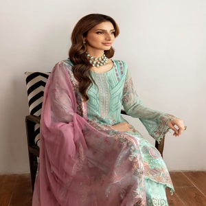 Robe de travail brodée indienne et pakistanaise pour femmes trois pièces Saari Salwar Kameez Party Wear en vente pour l'Aïd - Product Image 2