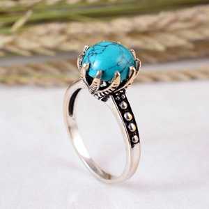 Bague de mariage artisanale en turquoise bleue sertie clos, en argent sterling 925, texture oxydée, bijou unisexe avec pierre précieuse - Product Image 4