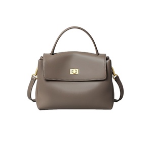 Wholesale Custom Vintage Fashion Lady Button Single Strap Genuine <b>Leather</b> Crossbody <b>Messenger</b> Shoulder <b>Bag</b> for Women Portable. - Product Image 1