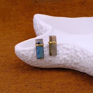 Pendientes de Barra Rectangular de Labradorita Natural con Acabado Chapado en Oro, Hechos a Mano, Modernos, Minimalistas, Geométricos, Joyería de Boda - Product Image 3