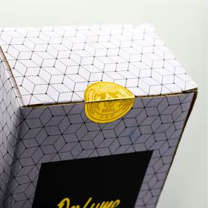 Etiquetas Adhesivas Personalizadas para Cajas con Relieve Metálico |   Etiquetas de Vinilo Doradas para Envases de Perfume y Champú, Acabado Mate, Resistentes al Agua y a los Rayos UV - Product Image 4