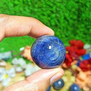 Sphère en cristal de saphir bleu naturel, polie à la main, motif floral, pierre précieuse de guérison pour la méditation, le Reiki, l'énergie des chakras et le Feng Shui - Product Image 4