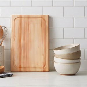 Tabla de cortar rectangular de madera natural con ranura para jugos y asa - Product Image 4