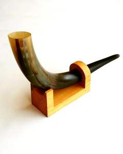 Cuerno Vikingo Único para Beber con Soporte, Hecho a Mano, Duradero, de Alta Calidad, Estilo Feng Shui, Opción de Logotipo Personalizado - Product Image 4