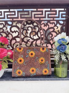 Nuevo Bolso Tote de Cuero con Grabado a Mano, Estilo Bohemio, Diseño de Girasol Vintage, Hecho a Mano, Elegante - Product Image 4
