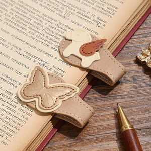 Marcapáginas de hoja de arce en cuero genuino premium, diseñado para una comodidad de lectura duradera, a la venta a un precio muy asequible. - Product Image 3