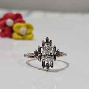 Anillo Elegante para Mujer con Diamantes Cultivados en Laboratorio, Corte Pera y Baguette, en Oro Sólido de 10K, Joyería de Compromiso para Enamorados - Product Image 1