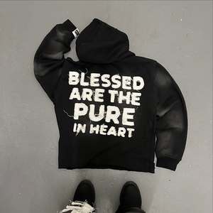 เสื้อฮู้ดดี้ผ้าฝ้ายเฟรนช์เทอร์รี่เนื้อหนัก 400GSM พรีเมียม ล้างสีแบบแอซิดวอช แต่งลายปักโลโก้สไตล์สตรีทแวร์แบบซันเฟด - Product Image 1