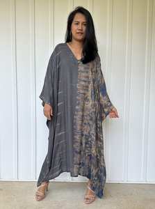 Vestido Kaftán Gris Oscuro Tie Dye con Botones Azules en la Parte Delantera, para Playa, Resort, Vacaciones, Crucero, Salón, Casa - Product Image 3