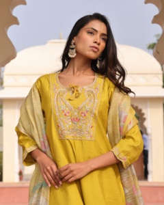 Elegante Conjunto de Kurti Amarillo para Mujer, Manga 3/4, Algodón y Seda, Completamente Cosido, para Ocasiones Formales y Festivas - Product Image 5