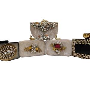 Pochette de soirée de luxe artisanale bohème en résine époxy, sac à main artistique de créateur pour femme, personnalisation couleur et forme sur mesure - Product Image 1