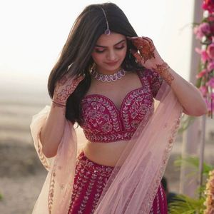 Lehenga Choli de Seda Premium con Lentejuelas Dori y Bordado de Hilo, Conjunto de Lehenga de Diseñador para Bodas - Product Image 5