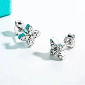 Pendientes de Moissanita con Diseño Elegante de Trébol de Cuatro Hojas para Mujer, Ideales para Bodas, Fiestas Nupciales, Aniversarios y Regalos - Product Image 2