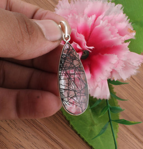 Pendentif en quartz rutilé noir naturel, argent sterling 925 plaqué platine, collier vintage unique avec pierre précieuse en forme d'aiguille, bijoux fins - Product Image 3