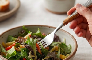Couverts élégants en acier inoxydable avec manches en bois, parfaits pour les mariages, le service de repas, les hôtels, la cuisine et l'usage domestique. - Product Image 6