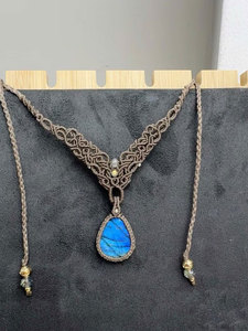 Collar Colgante de Macramé Hecho a Mano con Piedra de Labradorita Azul, Estilo Bohemio, Unisex, para Uso Diario - Product Image 3