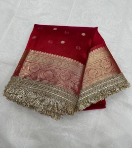 Sari Banarasi de Seda Tejida India con Borde de Templo y Estampado de Polka, Sin Arrugas, de Secado Rápido, para Fiestas Tradicionales - Product Image 3