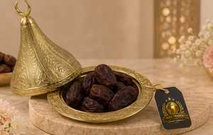 Bol à dattes en métal de luxe avec couvercle en cône doré et dessus en forme de croissant de lune, plat de service, boîte à bonbons, centre de table, plateau à collations pour le Ramadan - Product Image 1