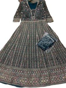 Elegant Women's Green Embroidered Anarkali Lehenga Salwar Kameez Set Full Length V-Neck <b>Top</b> with Dupatta Patterned Dress - Product Image 3