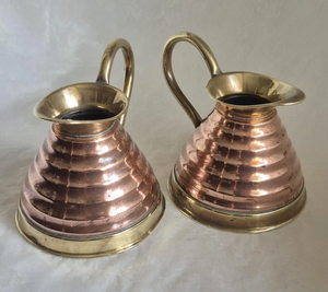Pichet à eau en cuivre traditionnel de haute qualité avec poignées, accessoire de service pour restaurant ou hôtel à prix avantageux - Product Image 1