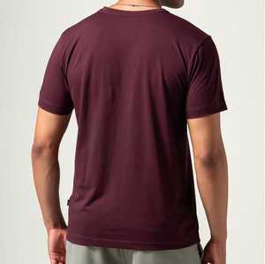 Camiseta de Manga Corta para Hombre, Cuello en V, Color Granate Sólido, Corte Regular, Tejido Casual - Product Image 4