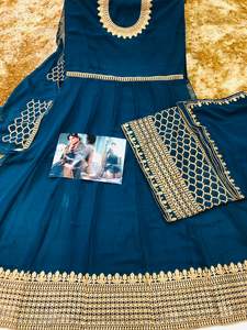 Robe en georgette indienne et pakistanaise et ensemble Dupatta avec broderie tenue de fête à coutures complètes Pishwas Anarkali pour femme - Product Image 4