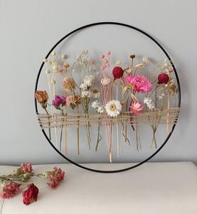 Corona de Flores Secas Redonda, Arte Decorativo Bohemio Hecho a Mano para Pared, Paquete Individual Sin Iluminación - Product Image 1