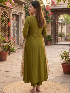 Grüner Traditioneller Rayon A-Linien Salwar Anzug für Damen mit Blumen-Dupatta, Normale Passform, Knöchellang, Freizeitkleidung Indien Pakistan - Product Image 2