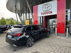 Toyota Corolla 2.0 TS Hybrid Teamplayer Technik Package, berline hybride économique en carburant, confort premium, voiture familiale fiable - Product Image 5