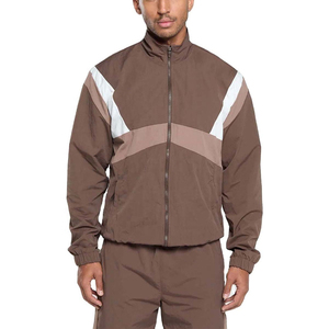 Ensemble survêtement coupe-vent personnalisé pour homme, color block marron, beige et blanc, veste zippée et pantalon de jogging fuselé, style rétro sport streetwear, vente en gros - Product Image 1
