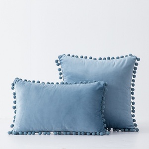 Coussin décoratif rond en fausse fourrure douce, confortable et moelleux pour canapé, chambre et salon - Product Image 1