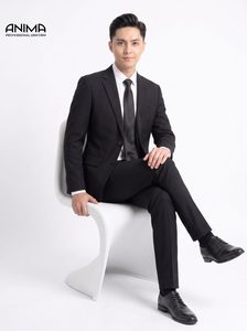 ชุดสูทธุรกิจผู้ชายสีดำพรีเมียม ผ้ากันยับ ดีไซน์หรูหรา สำหรับผู้บริหาร ชุดเบลเซอร์และกางเกงขายาวสองชิ้น - Product Image 4
