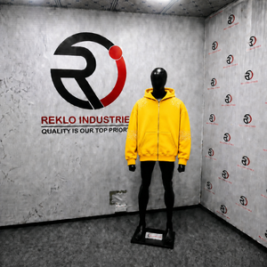 Sudadera con capucha amarilla para hombre con cremallera y pedrería, de ajuste regular, forro polar estampado, hombros caídos, cómoda y acogedora, estilo moderno y sencillo. - Product Image 3