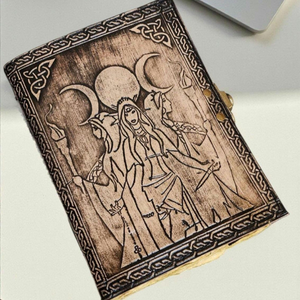 Journal en cuir fait main Triple Lune Déesse, Grimoire de sorcellerie, Carnet en cuir véritable, Journal d'écriture vintage, Cadeau - Product Image 2