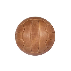 Ballon de football vintage en cuir véritable de qualité supérieure, fabriqué à la main, au design classique, idéal pour la décoration sportive, les cadeaux et les acheteurs, en vente. - Product Image 3
