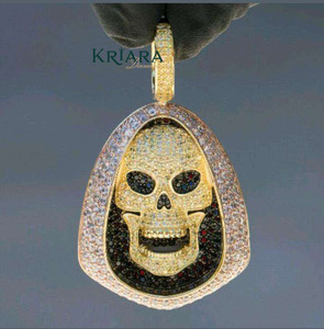 Pendentif Crâne en Argent 925 Plaqué Or 22K avec Moissanite Taille Ronde Brillante Style Punk Unisexe - Product Image 3