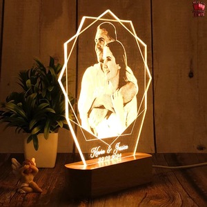 Lampe cadre photo LED 3D en promotion avec nom et date personnalisés, design élégant à effet d'illusion pour anniversaire, mariage, anniversaire de mariage - Product Image 3