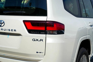 โตโยต้า แลนด์ ครุยเซอร์ VXR SUV ปี 2026 ใหม่เอี่ยม 399 แรงม้า 7 ที่นั่ง หลังคาซันรูฟ สเปค GCC เครื่องยนต์เบนซิน 6 สูบ เกียร์อัตโนมัติ พวงมาลัยซ้าย - Product Image 3
