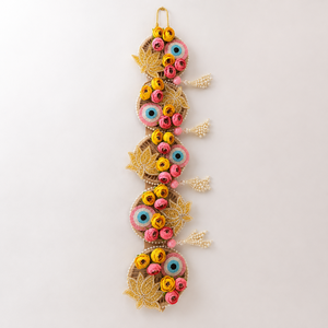 Toran de porte artisanal Bandhanwar en jute et perles, motif œil porte-bonheur floral, pour la décoration festive de l'entrée de la maison - Product Image 2