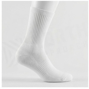 Chaussettes courtes blanches unies 100 % coton respirantes tricotées pour adultes, usage quotidien décontracté, saison printemps - Product Image 3