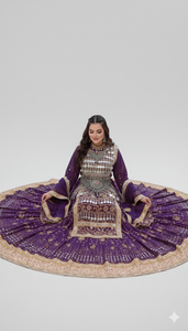 Belle jeune femme d'Asie du Sud portant une robe traditionnelle afghane Kuchi pashtun ornée de motifs violets et dorés, avec de nombreuses pièces de monnaie. - Product Image 5