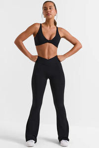 Ensemble de yoga sans couture 2 pièces pour femme de haute qualité, idéal pour la gym et le fitness, avec logo personnalisé, couleurs contrastées, anti-rides, respirant et coupe-vent - Product Image 2