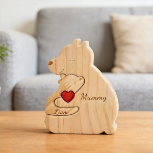 Figura de oso de madera personalizada con nombres, diseño de dibujos animados de mamá Liam con corazón rojo, decoración de pie para sala de estar - Product Image 5