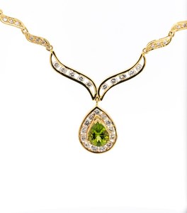 Collar con Colgante de Peridoto Chapado en Oro de 18K para Mujer, con Acento de Diamante, Cadena Singapur Trenzada, Diseño Clásico de Gota de Agua - Product Image 1