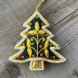 Adorno de árbol de Navidad Zardozi hecho a mano, terciopelo lujoso, hilo de oro intrincado, bordado de perlas, abalorios, adorno trenzado único - Product Image 1