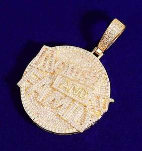 Pendentif de luxe personnalisé avec nom de famille, serti de diamants Moissanite VVS, en argent sterling, finition or, 3x3 pouces, style Hip Hop, médaillon sur mesure - Product Image 2