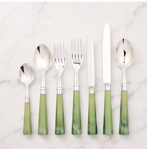 Juego de Cubiertos Modernos con Mangos de Resina Verde, Cubertería de Acero Inoxidable Apta para Lavavajillas, Juego de Cuchillo, Tenedor y Cuchara para Servir - Product Image 1