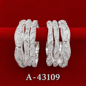 เครื่องประดับ MOLL JEWELLERS กำไลข้อมือดีไซน์ทันสมัยชุบทองบนโลหะผสมสังกะสี ประดับด้วยเพชรซิร์คอน สำหรับผู้หญิง ออกงาน รับรองโดยบุคคลที่สาม - Product Image 6